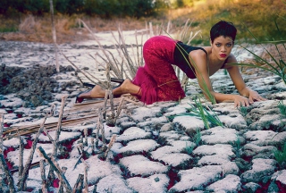 Rihanna Posing - Obrázkek zdarma 