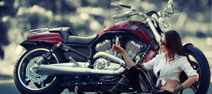 Das Girl And Her Motorcycle Wallpaper 720x320