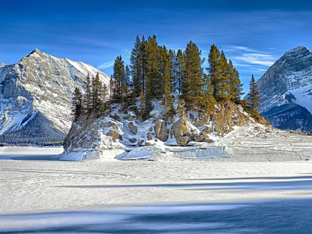 Warm snowy weather in mountains screenshot #1 1024x768