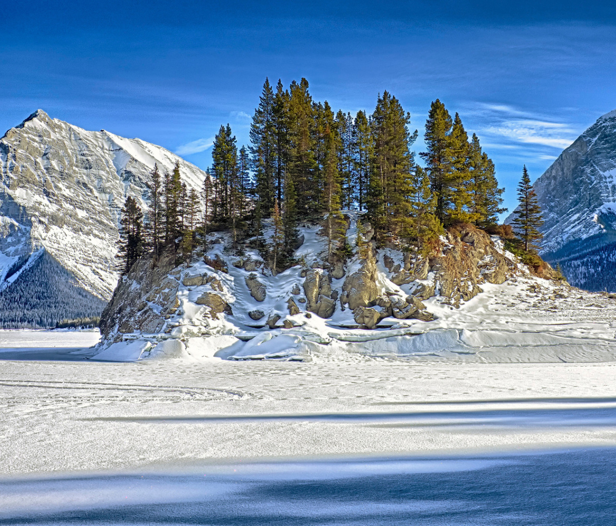 Fondo de pantalla Warm snowy weather in mountains 1200x1024