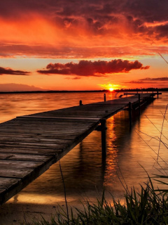 Fondo de pantalla Stunning Sunset in Sweden 240x320