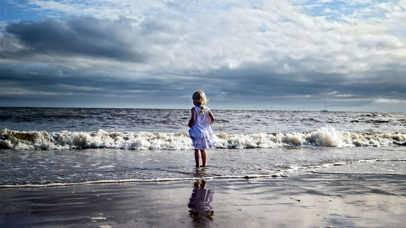 Little Child And Ocean screenshot #1 1366x768