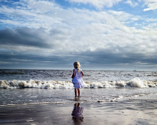 Little Child And Ocean screenshot #1 220x176