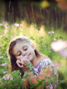 Little Girl Enjoying Nature screenshot #1 132x176