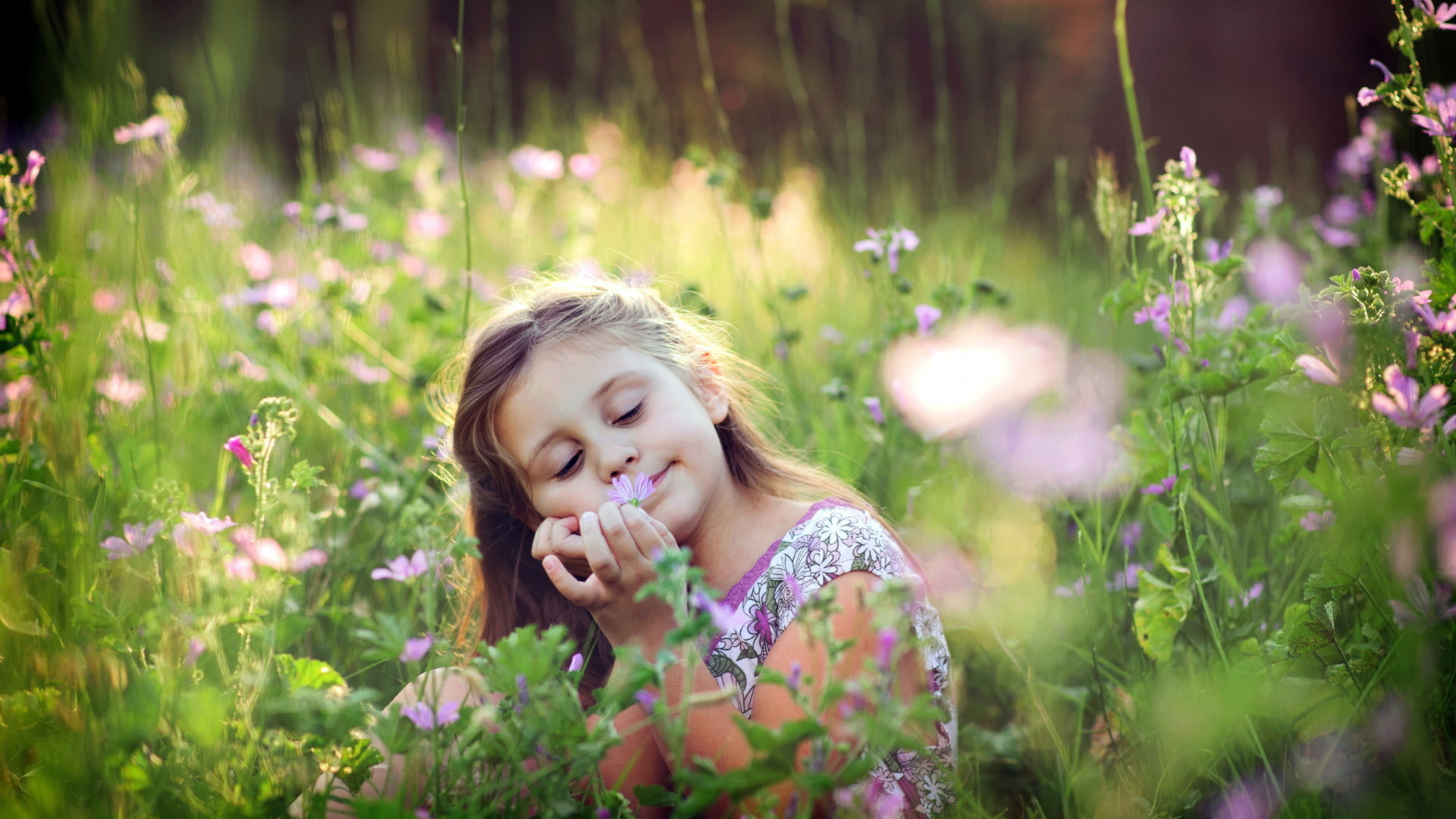 Sfondi Little Girl Enjoying Nature 1920x1080