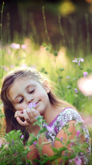 Little Girl Enjoying Nature screenshot #1 360x640