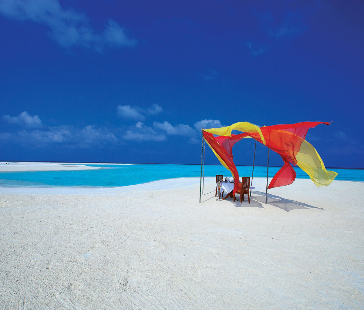 Fondo de pantalla White Harp Beach Hotel, Hulhumale, Maldives 1200x1024