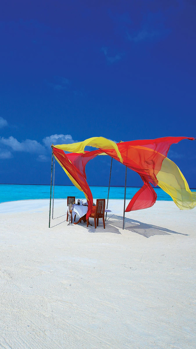 Fondo de pantalla White Harp Beach Hotel, Hulhumale, Maldives 640x1136