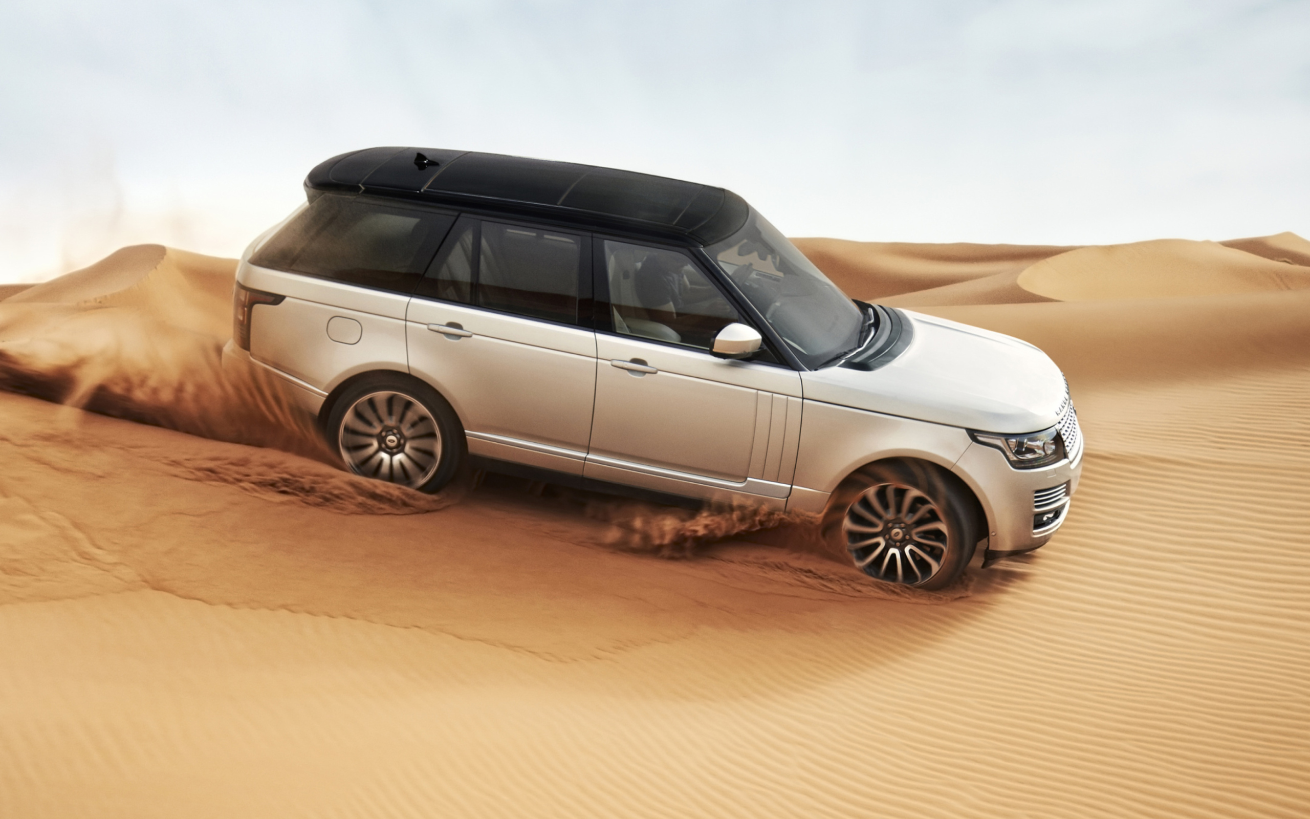 Range Rover In Desert wallpaper 2560x1600