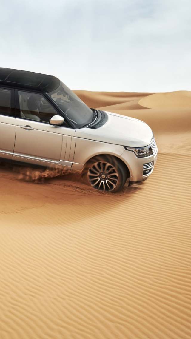 Fondo de pantalla Range Rover In Desert 640x1136