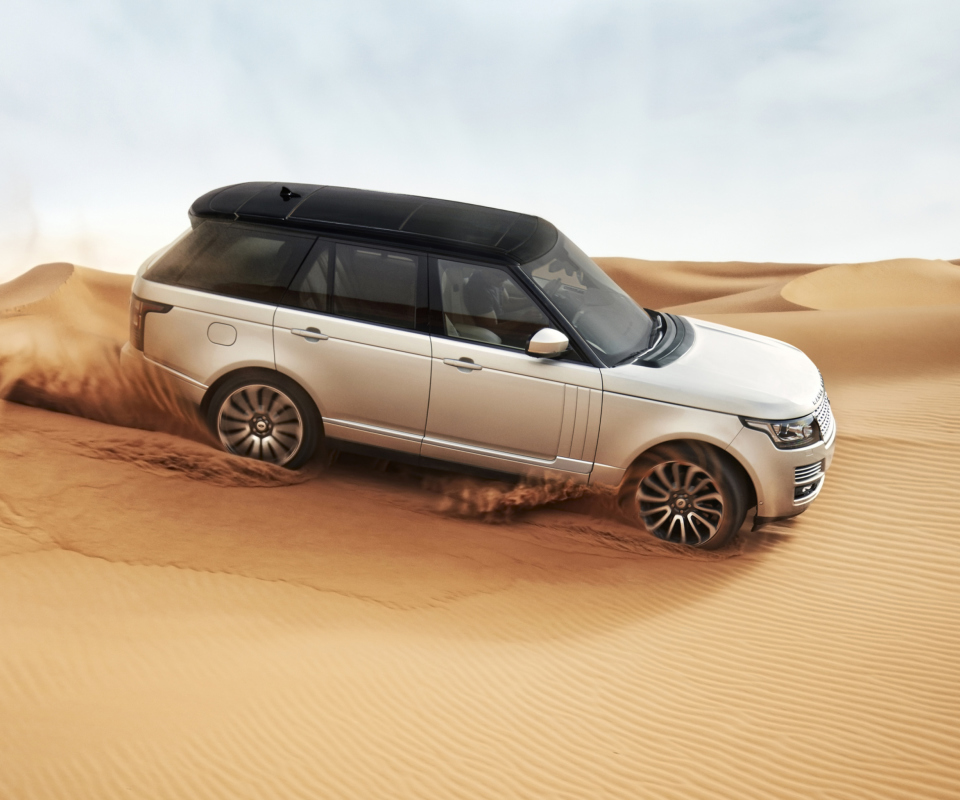 Range Rover In Desert wallpaper 960x800