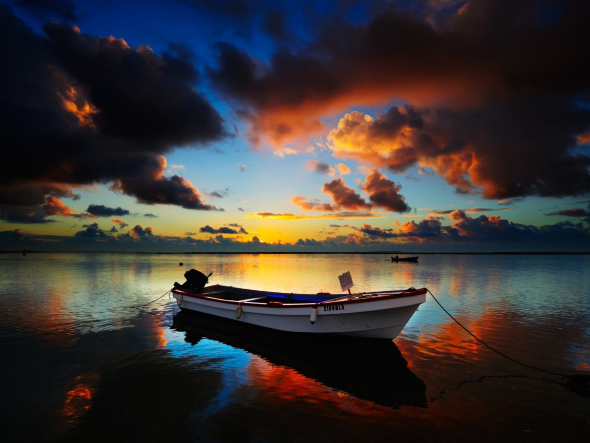 Das Boat In Sea At Sunset Wallpaper 1152x864