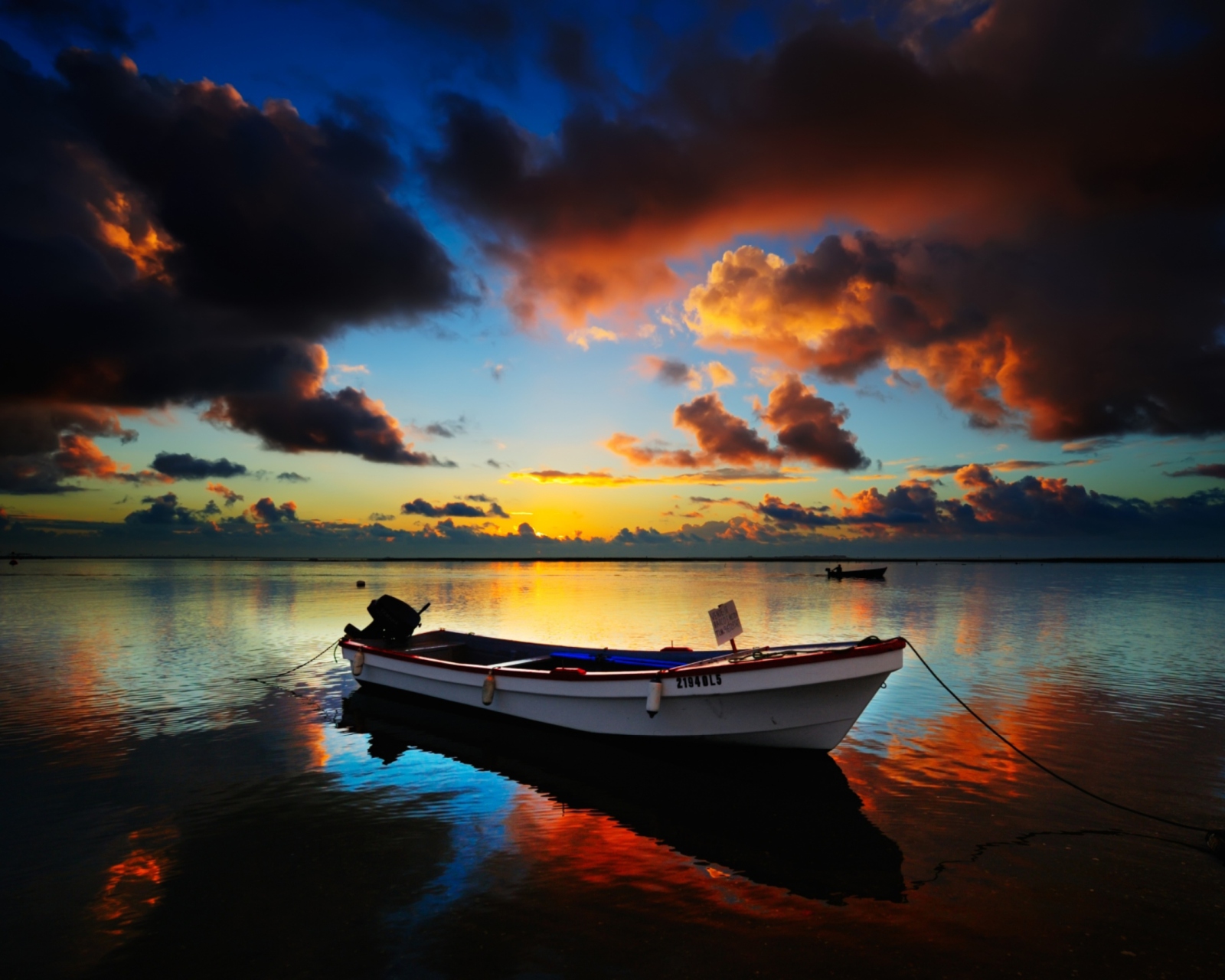 Das Boat In Sea At Sunset Wallpaper 1600x1280