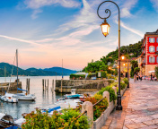 Cannobio Town on Lake Maggiore wallpaper 176x144