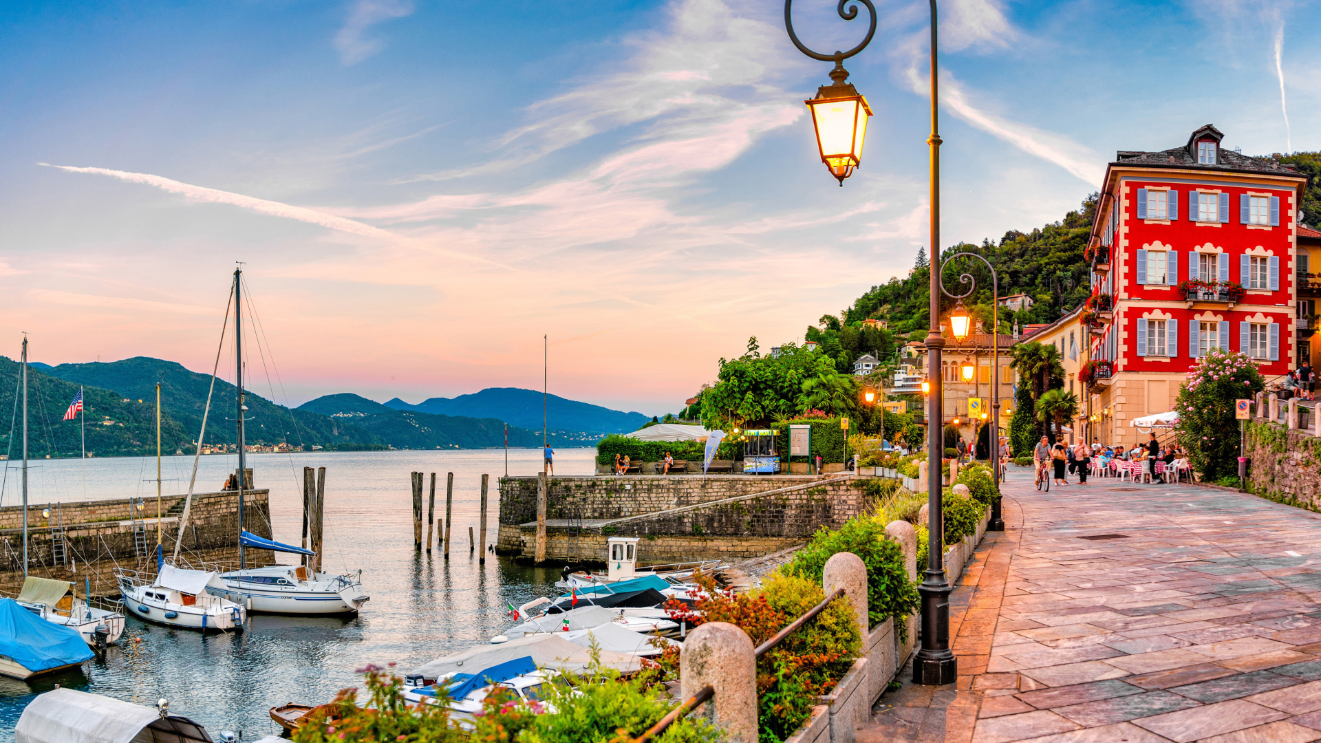 Cannobio Town on Lake Maggiore wallpaper 1920x1080