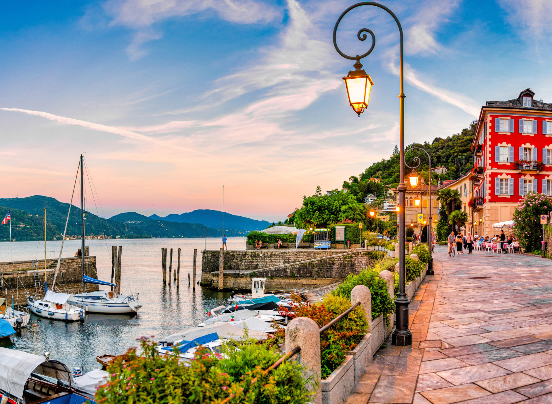 Обои Cannobio Town on Lake Maggiore 1920x1408