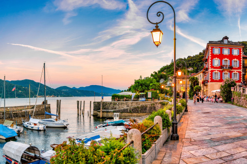 Fondo de pantalla Cannobio Town on Lake Maggiore 480x320