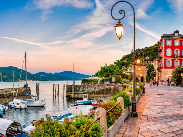 Fondo de pantalla Cannobio Town on Lake Maggiore 640x480