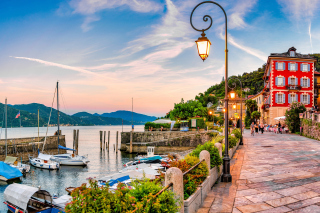 Cannobio Town on Lake Maggiore sfondi gratuiti per Sony Xperia Z2 Tablet