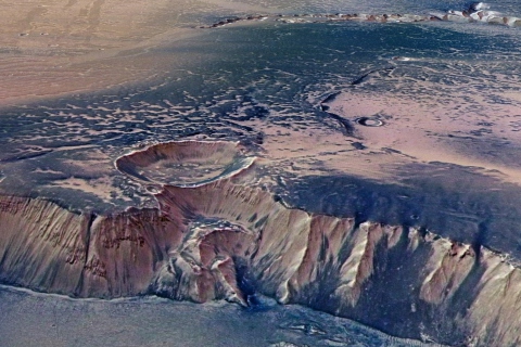 Обои Mars Crater 480x320