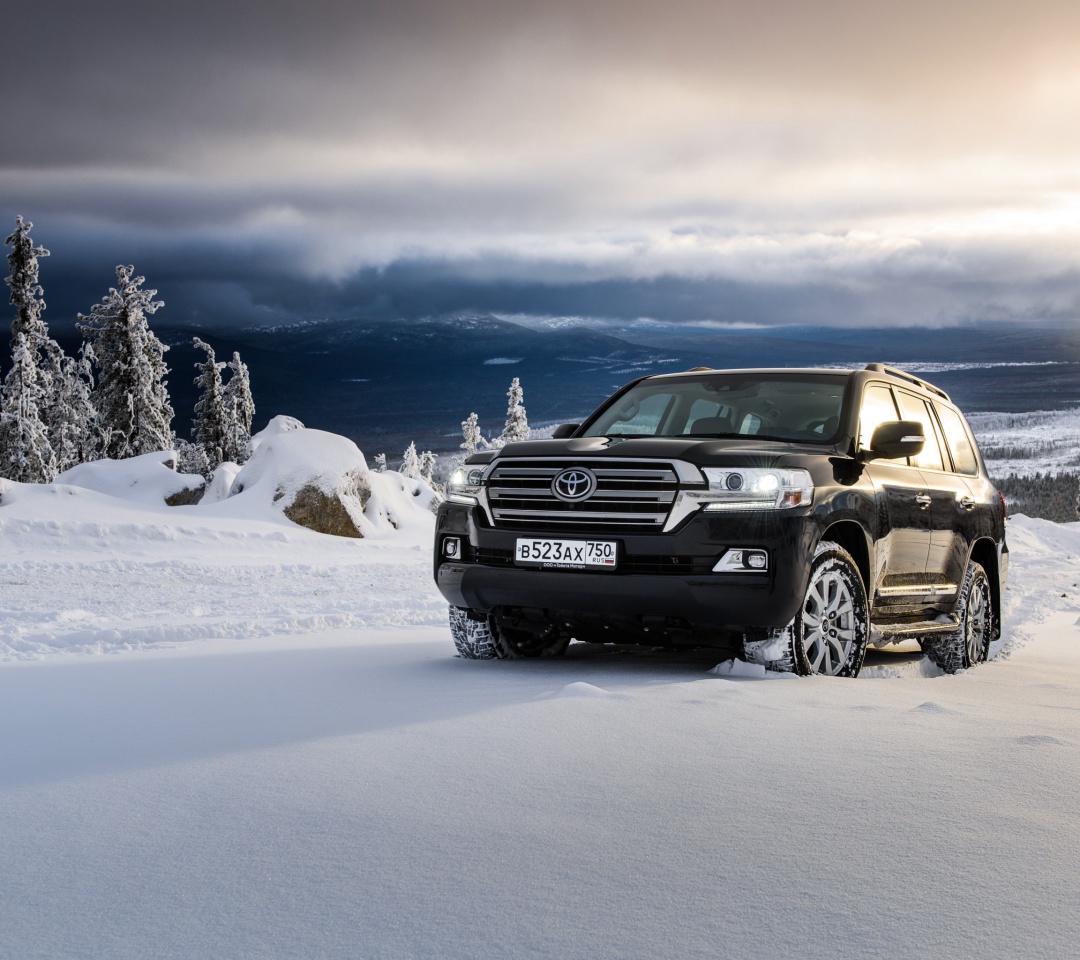 Das Toyota, Land Cruiser 200 in Snow Wallpaper 1080x960