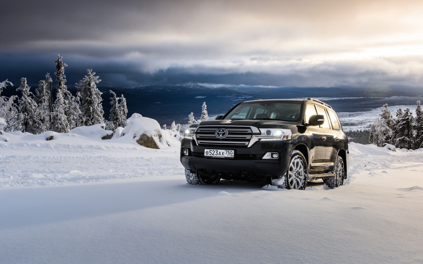 Screenshot №1 pro téma Toyota, Land Cruiser 200 in Snow 1440x900