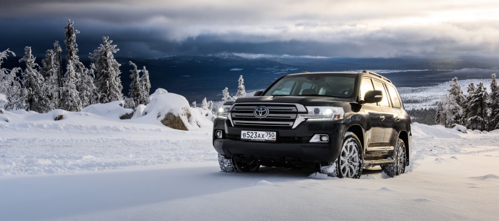 Das Toyota, Land Cruiser 200 in Snow Wallpaper 720x320