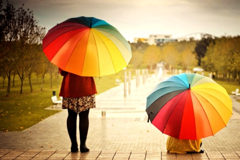 Das Girl With Rainbow Umbrella Wallpaper 480x320