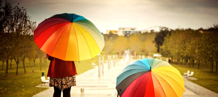 Sfondi Girl With Rainbow Umbrella 720x320