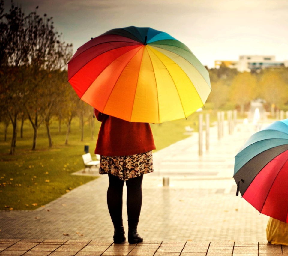 Fondo de pantalla Girl With Rainbow Umbrella 960x854