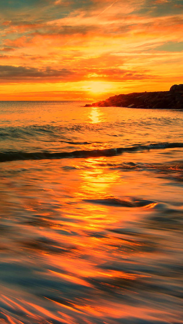 Обои Italy Sunset on Tyrrhenian Sea 640x1136