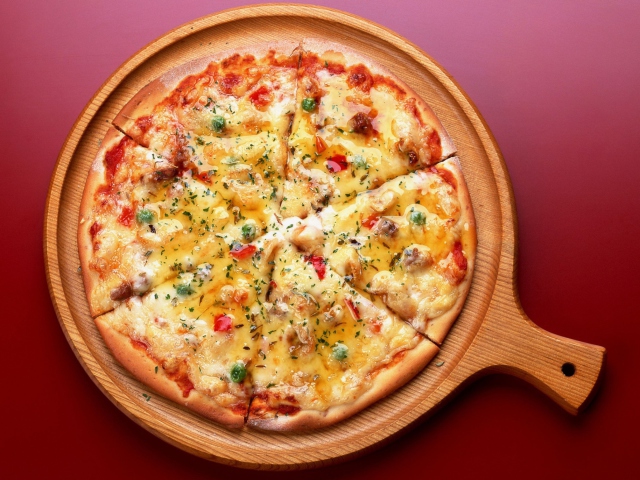 Delicious Pizza wallpaper 640x480