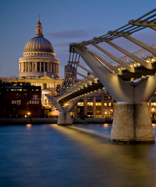 St Paul Cathedral And Millennium Bridge sfondi gratuiti per iPhone 4