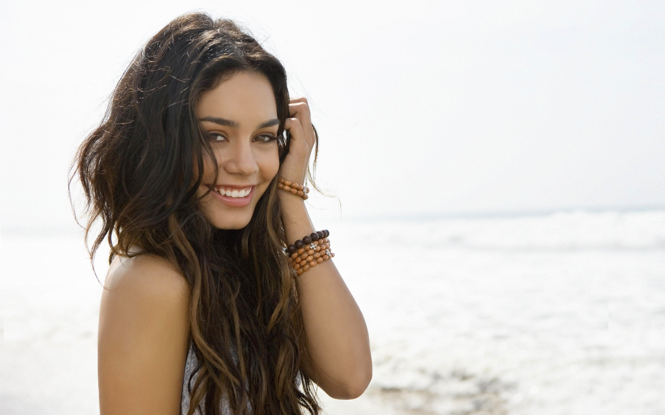 Vanessa Hudgens wallpaper 2560x1600