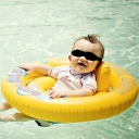 Das Cute Baby Boy Having Fun In Pool Wallpaper 128x128