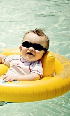 Das Cute Baby Boy Having Fun In Pool Wallpaper 240x400