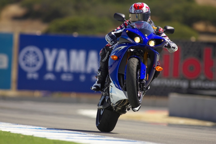 Yamaha Yzf R1 wallpaper