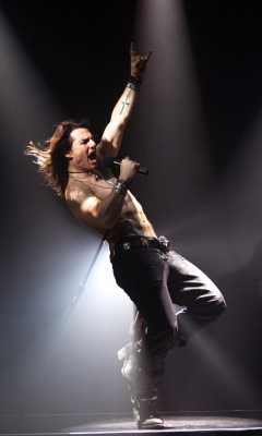 Tom Cruise In Rock Of Ages screenshot #1 240x400