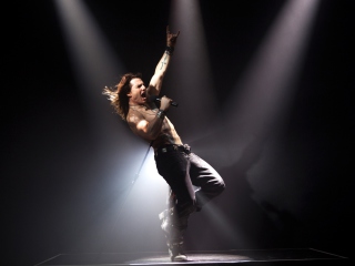 Das Tom Cruise In Rock Of Ages Wallpaper 320x240