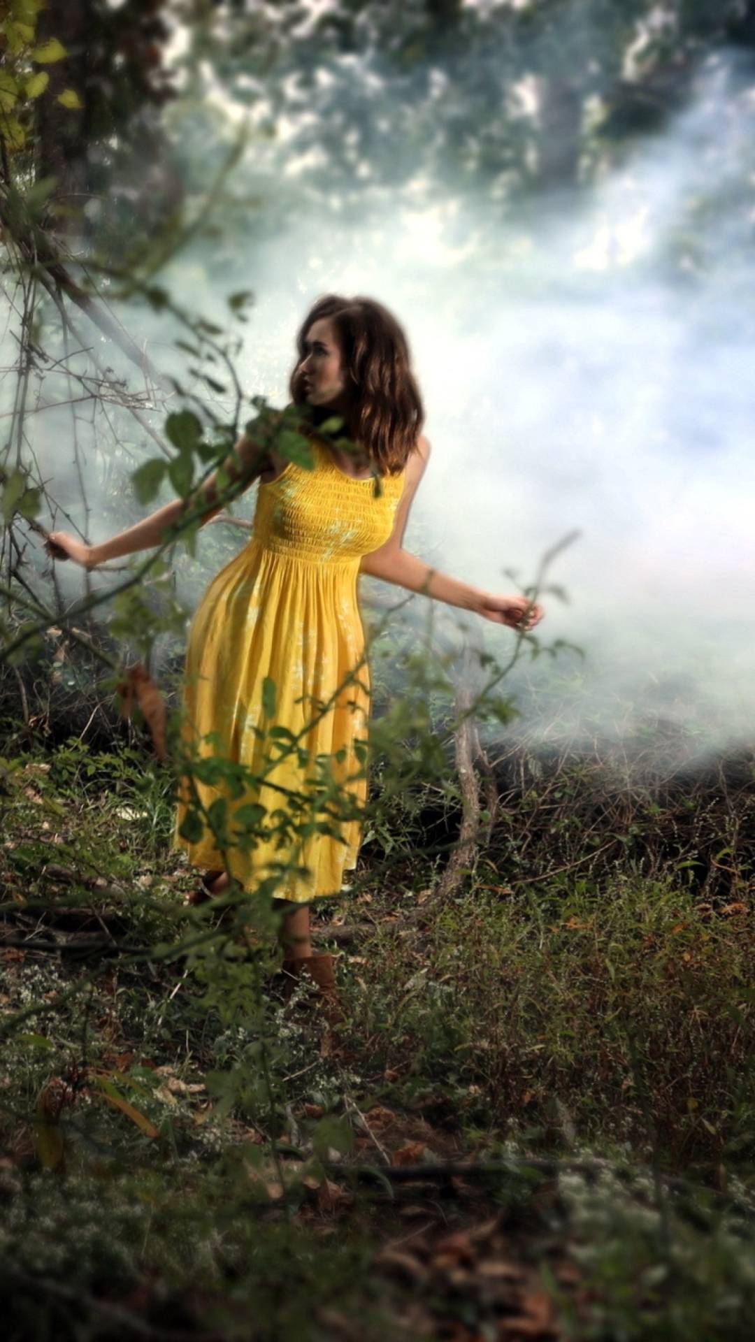 Screenshot №1 pro téma Girl In Yellow Dress 1080x1920