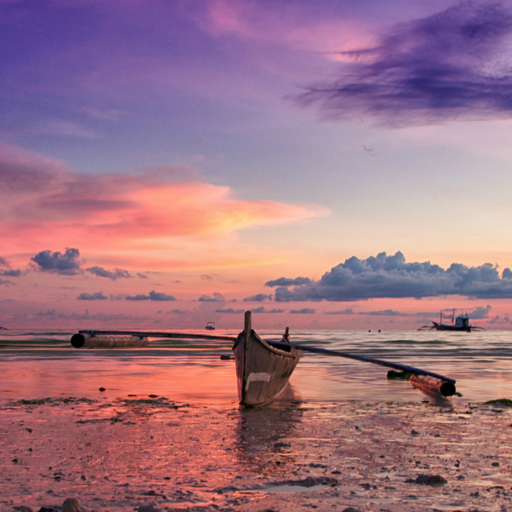 Sfondi Pink Sunset And Boat At Beach In Philippines 1024x1024