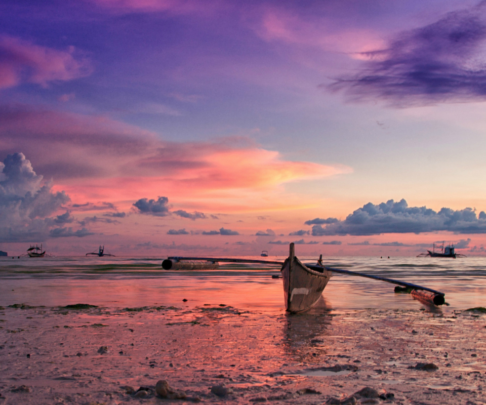 Обои Pink Sunset And Boat At Beach In Philippines 960x800