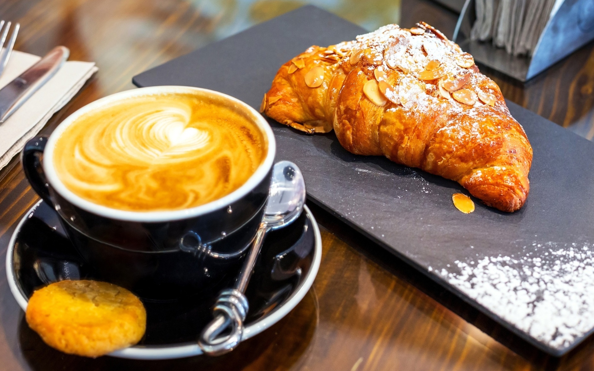 Обои Croissant and cappuccino 1920x1200