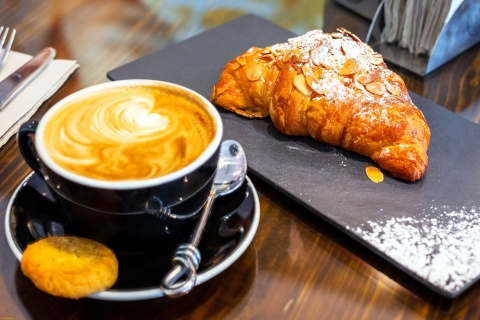 Croissant and cappuccino wallpaper 480x320