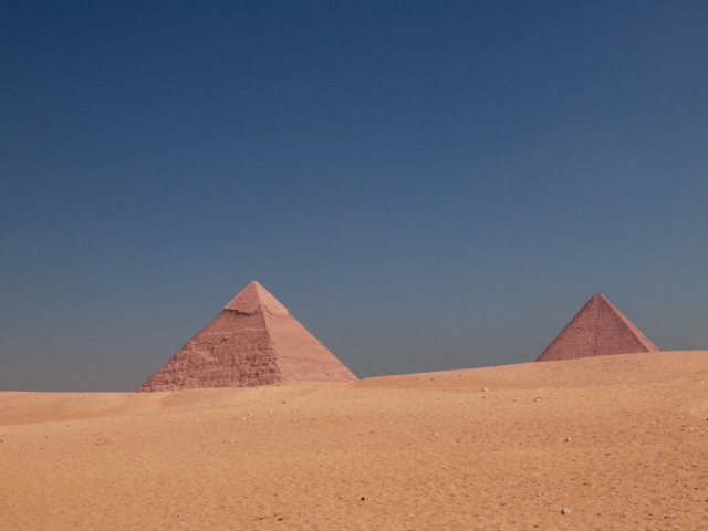 Обои Pyramids 640x480