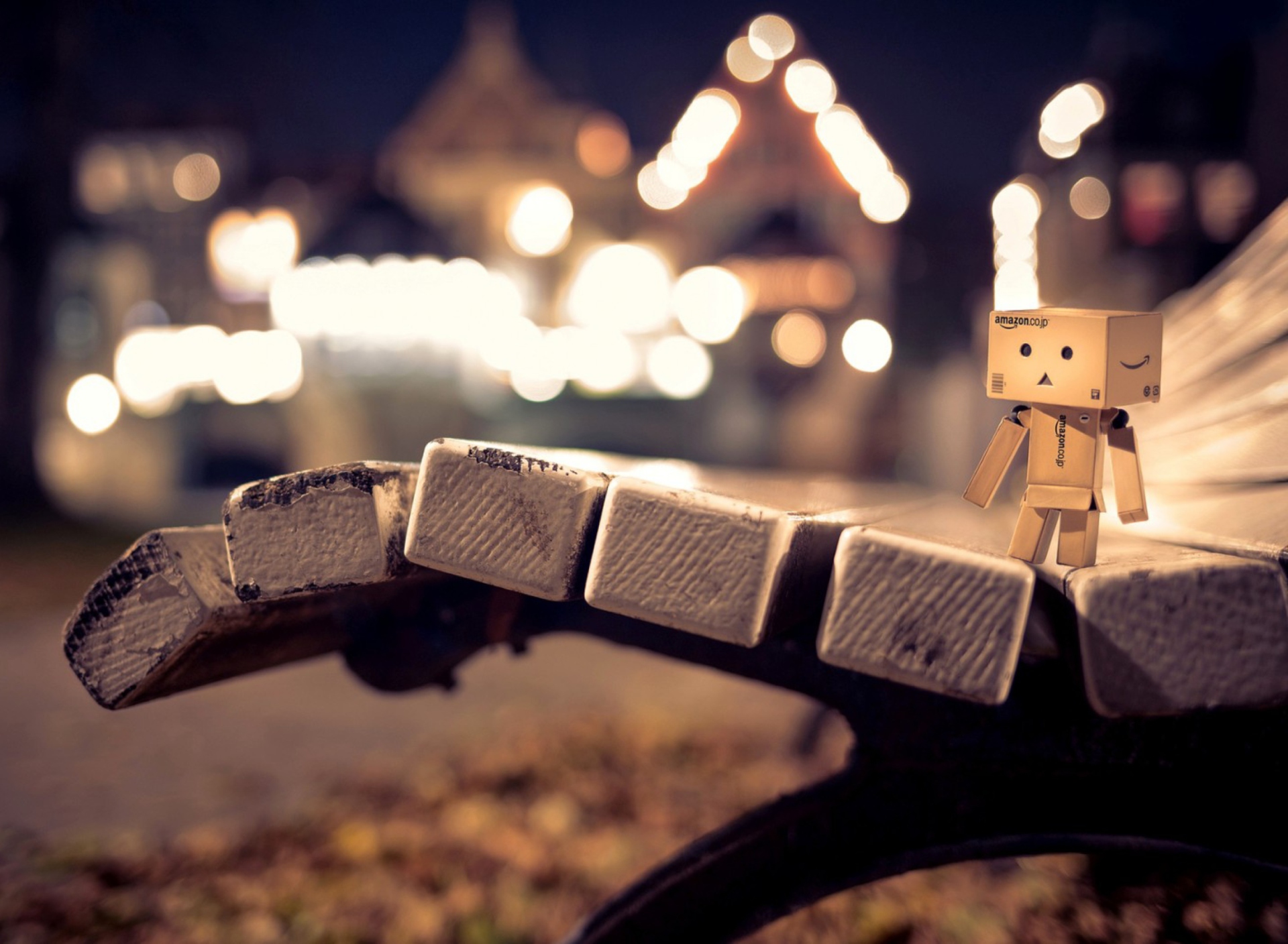 Danbo On Bench wallpaper 1920x1408