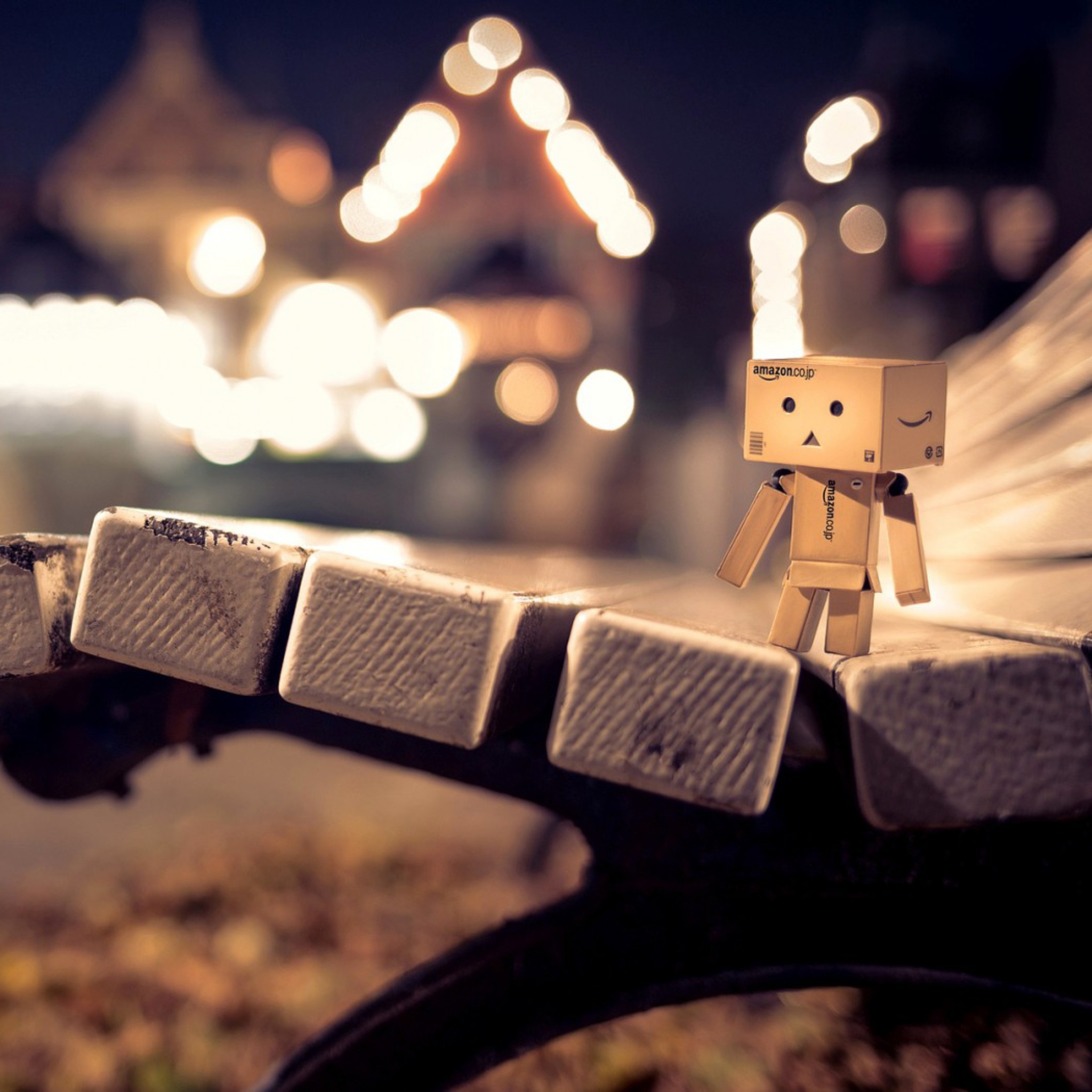 Обои Danbo On Bench 2048x2048