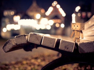 Das Danbo On Bench Wallpaper 320x240