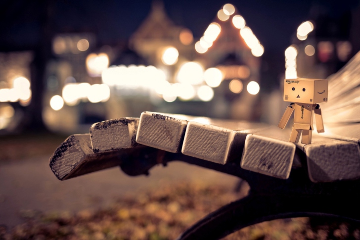 Fondo de pantalla Danbo On Bench