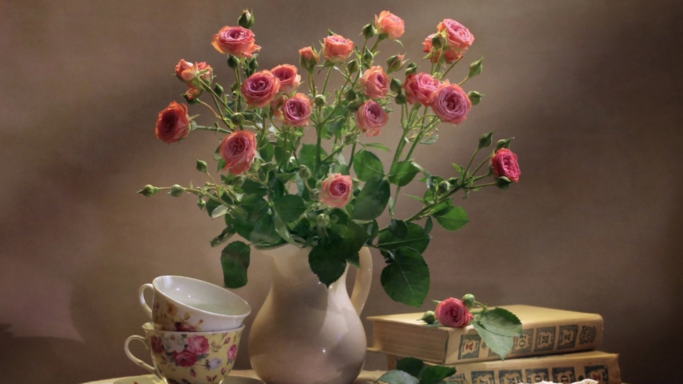 Screenshot №1 pro téma Still life of vintage books and roses 1366x768